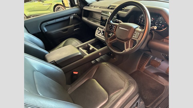 2024 認定中古車 Land Rover Defender 90 サントリーニブラック D350 ディーゼルマイルドハイブリッド X-Dynamic HSE