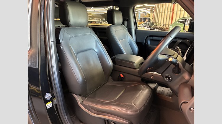 2024 認定中古車 Land Rover Defender 90 サントリーニブラック D350 ディーゼルマイルドハイブリッド X-Dynamic HSE