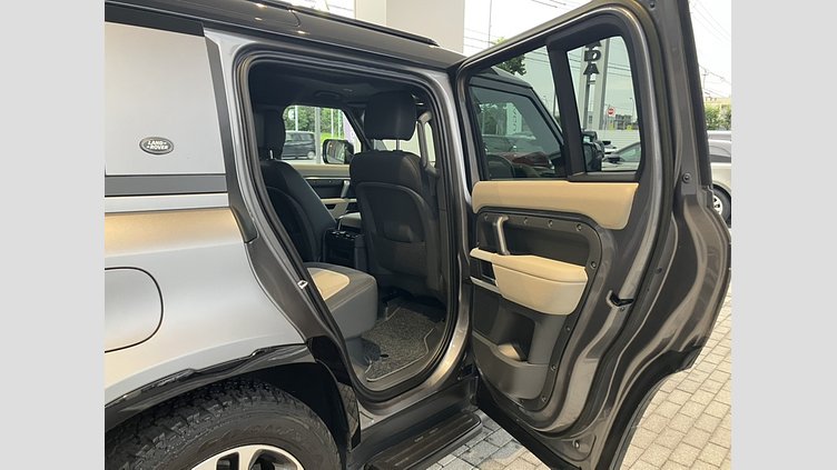 2023 認定中古車 Land Rover Defender 110 アイガーグレイ D300 AWD（AT） X-DYNAMIC SE