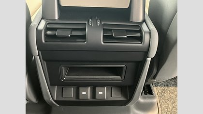 Defender 110 17