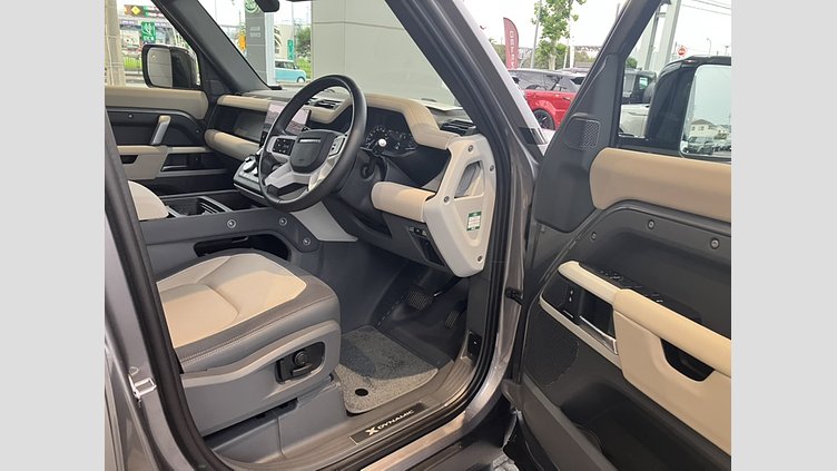 2023 認定中古車 Land Rover Defender 110 アイガーグレイ D300 AWD（AT） X-DYNAMIC SE