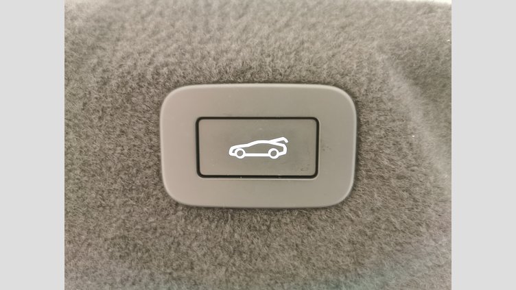 2023 認定中古車 Jaguar XE フジホワイト インジニウム2.0リッター4気筒250PSターボチャージドガソリンエンジン（オートマチック） RWD スタンダードホイールベース R-DYNAMIC SE