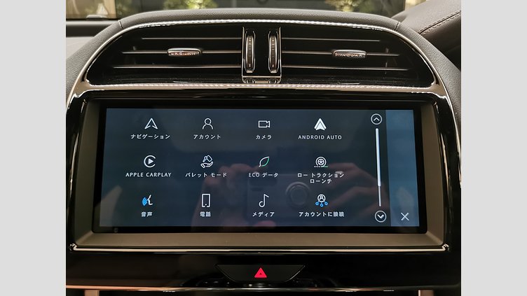 2023 認定中古車 Jaguar XE フジホワイト インジニウム2.0リッター4気筒250PSターボチャージドガソリンエンジン（オートマチック） RWD スタンダードホイールベース R-DYNAMIC SE