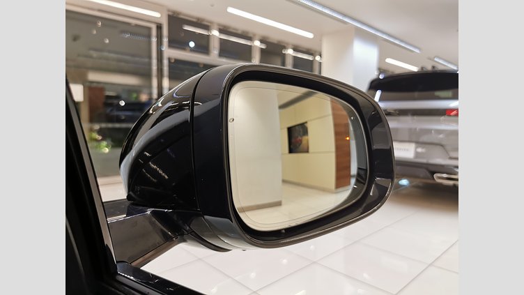 2023 認定中古車 Jaguar XE フジホワイト インジニウム2.0リッター4気筒250PSターボチャージドガソリンエンジン（オートマチック） RWD スタンダードホイールベース R-DYNAMIC SE