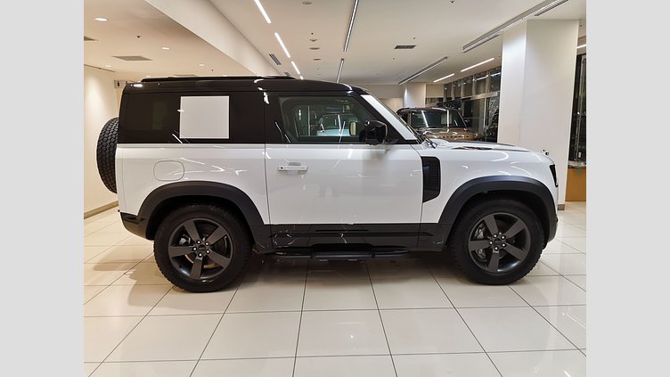 2025 認定中古車 Land Rover Defender 90 フジホワイト D350 ディーゼルマイルドハイブリッド X-Dynamic HSE