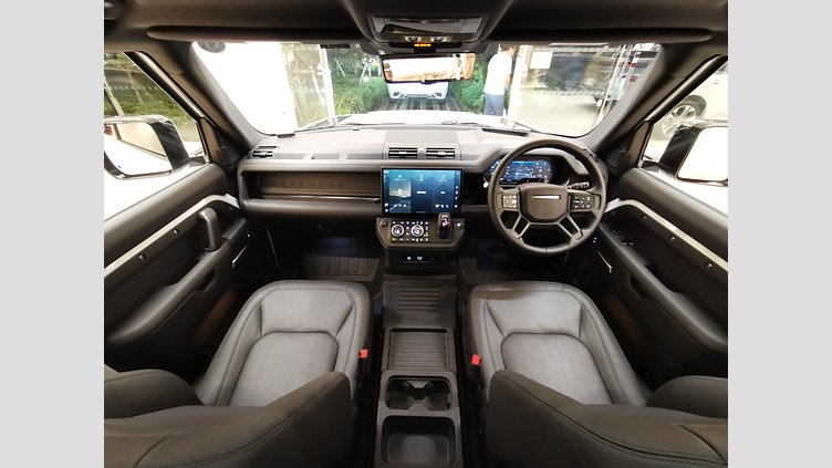 2025 認定中古車 Land Rover Defender 90 フジホワイト D350 ディーゼルマイルドハイブリッド X-Dynamic HSE