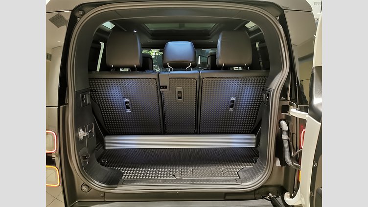 2025 認定中古車 Land Rover Defender 90 フジホワイト D350 ディーゼルマイルドハイブリッド X-Dynamic HSE