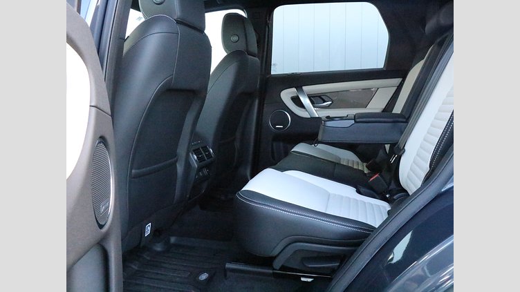 2025 認定中古車 Land Rover Discovery Sport ヴァレジネブルー プラグインハイブリッド（ガソリン） 標準ホイール Dynamic SE