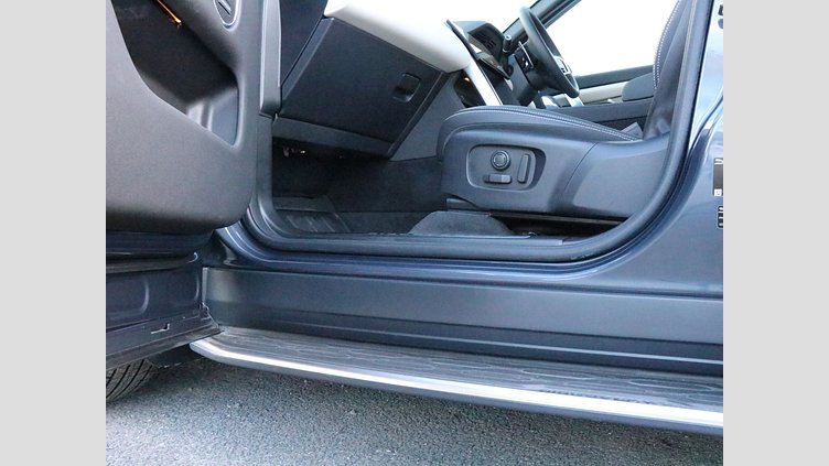 2025 認定中古車 Land Rover Discovery Sport ヴァレジネブルー プラグインハイブリッド（ガソリン） 標準ホイール Dynamic SE