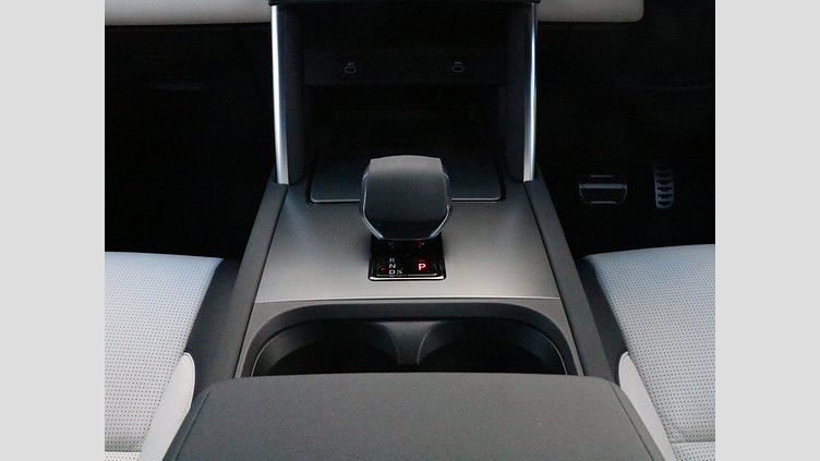 2025 認定中古車 Land Rover Discovery Sport ヴァレジネブルー プラグインハイブリッド（ガソリン） 標準ホイール Dynamic SE