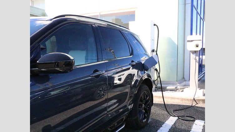 2025 認定中古車 Land Rover Discovery Sport ヴァレジネブルー プラグインハイブリッド（ガソリン） 標準ホイール Dynamic SE
