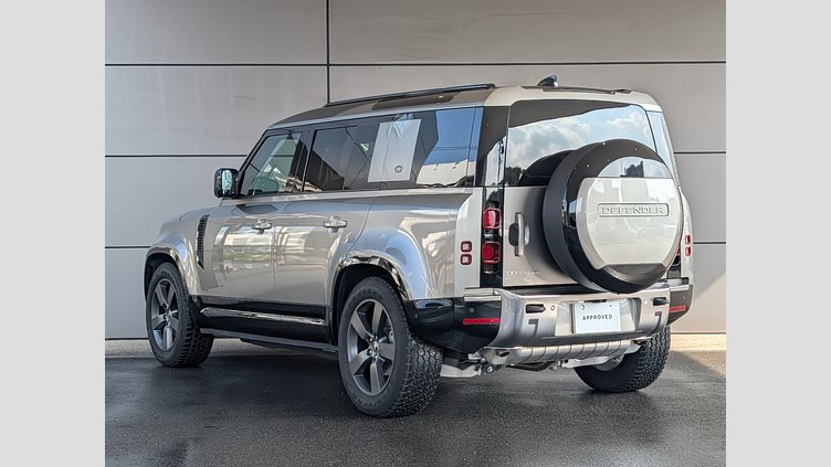 2023 認定中古車 Land Rover Defender 110 シリコンシルバー P300 AWD（AT） SE