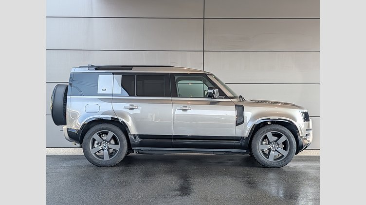 2023 認定中古車 Land Rover Defender 110 シリコンシルバー P300 AWD（AT） SE