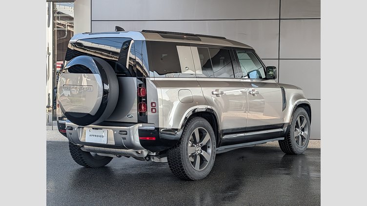 2023 認定中古車 Land Rover Defender 110 シリコンシルバー P300 AWD（AT） SE