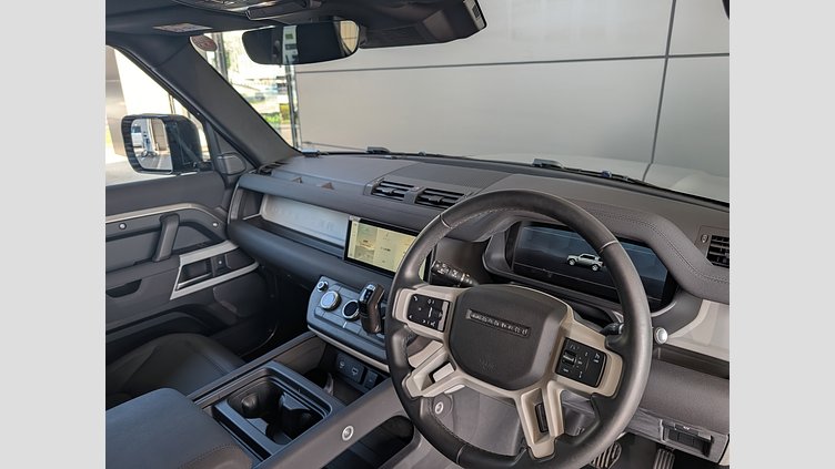 2023 認定中古車 Land Rover Defender 110 シリコンシルバー P300 AWD（AT） SE
