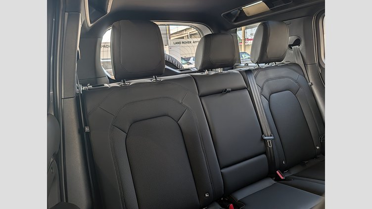 2023 認定中古車 Land Rover Defender 110 シリコンシルバー P300 AWD（AT） SE