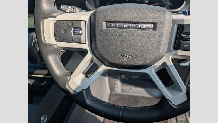 2023 認定中古車 Land Rover Defender 110 シリコンシルバー P300 AWD（AT） SE