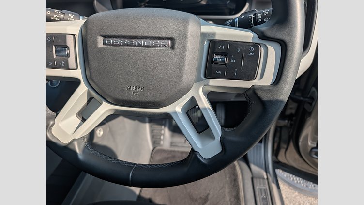 2023 認定中古車 Land Rover Defender 110 シリコンシルバー P300 AWD（AT） SE