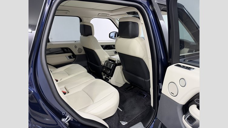2020 認定中古車 Land Rover Range Rover ポルトフィーノブルー 3.0リッターV6 258PS ディーゼル スタンダードホイールベース VOGUE