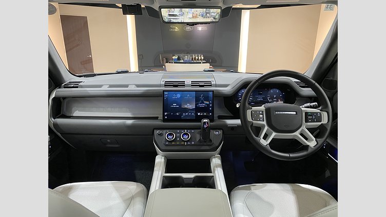 2025 認定中古車 Land Rover Defender 110 サントリーニブラック D350 ディーゼルマイルドハイブリッド X-Dynamic HSE