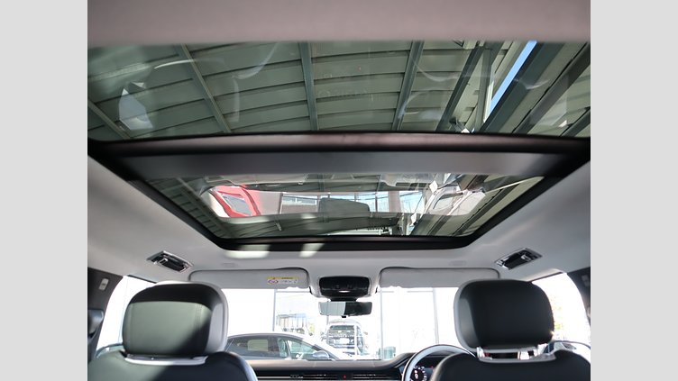 2023 認定中古車 Land Rover Range Rover Sport フィレンツェレッド 3.0リッター6気筒400PSターボチャージドガソリンMHEV（オートマチック） FIRST EDITION