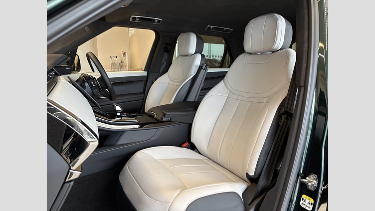 2025 認定中古車 Land Rover Range Rover Sport ブリティッシュレーシンググリーン P550eプラグインハイブリッド（ガソリン） スタンダードホイールベース Dynamic SE