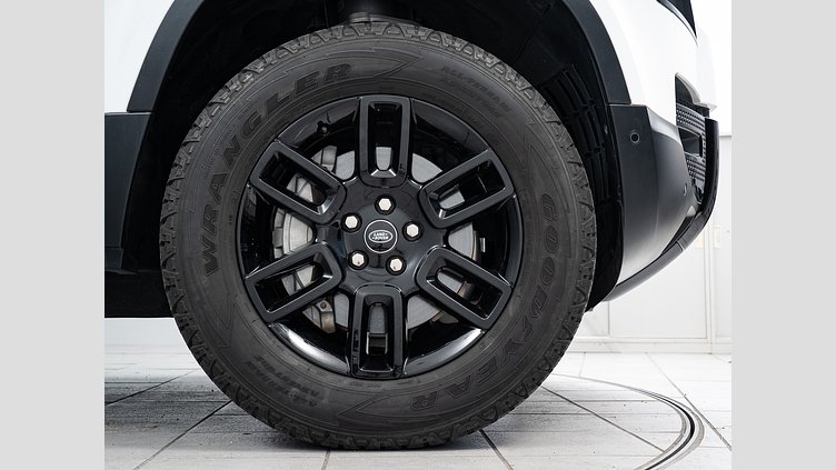 2023 認定中古車 Land Rover Defender 110 フジホワイト D300 AWD（AT） S　D300　7人乗り エアサスペンション