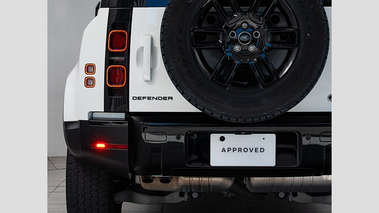 2023 認定中古車 Land Rover Defender 110 フジホワイト D300 AWD（AT） S　D300　7人乗り エアサスペンション