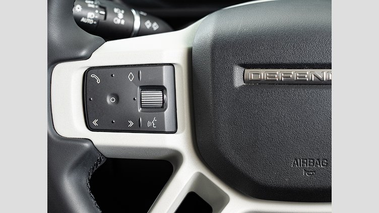 2023 認定中古車 Land Rover Defender 110 フジホワイト D300 AWD（AT） S　D300　7人乗り エアサスペンション