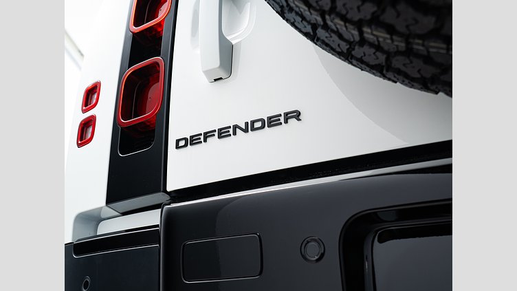 2023 認定中古車 Land Rover Defender 110 フジホワイト D300 AWD（AT） S　D300　7人乗り エアサスペンション