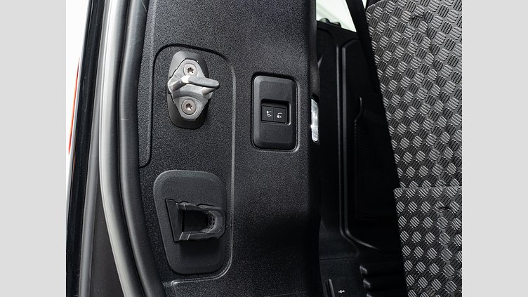 2023 認定中古車 Land Rover Defender 110 フジホワイト D300 AWD（AT） S　D300　7人乗り エアサスペンション