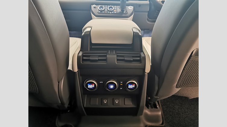 2025 認定中古車 Land Rover Defender 110 Santorini Black 3.0 litre i6D​ XダイナミックSE　D350