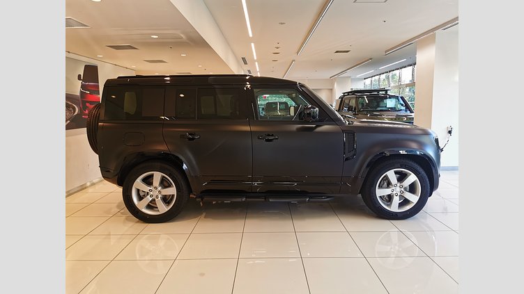2025 認定中古車 Land Rover Defender 110 Santorini Black 3.0 litre i6D​ XダイナミックSE　D350