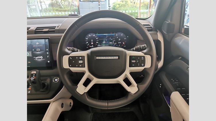 2025 認定中古車 Land Rover Defender 110 Santorini Black 3.0 litre i6D​ XダイナミックSE　D350