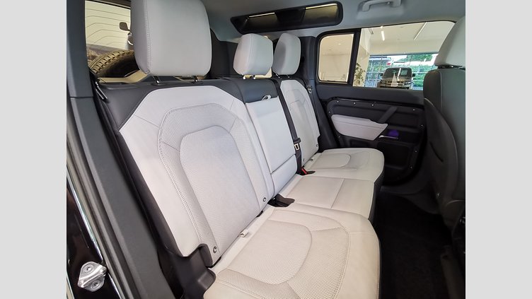 2025 認定中古車 Land Rover Defender 110 Santorini Black 3.0 litre i6D​ XダイナミックSE　D350