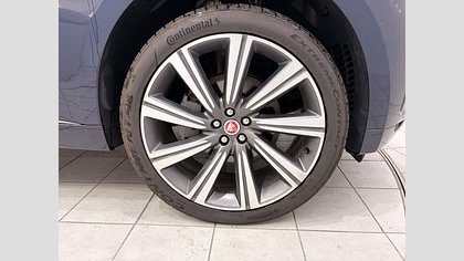 F-Pace 8