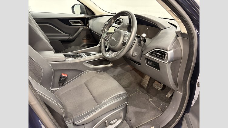 2016 認定中古車 Jaguar F-Pace Loire Blue AWD Ｒ－スポーツ 306PS