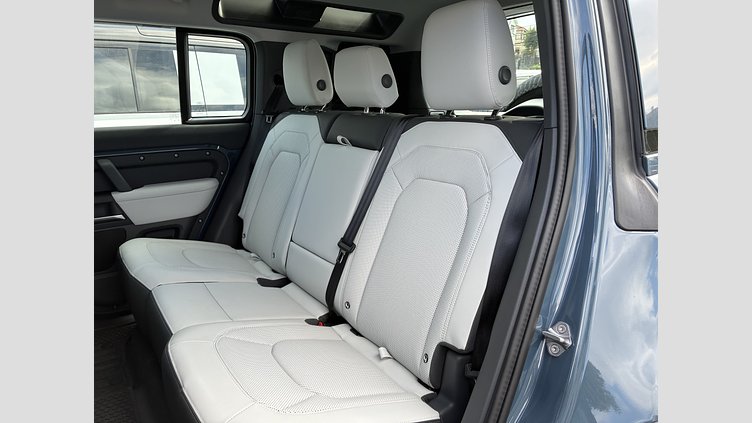 2025 認定中古車 Land Rover Defender 110 タスマンブルー P300 ガソリン X-Dynamic SE