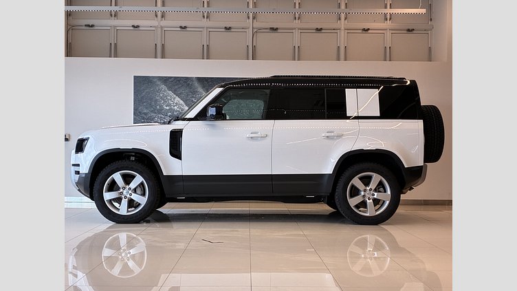 2024 認定中古車 Land Rover Defender 110 Fuji White 3.0 litre i6D​ 110 S 3.0L D350
