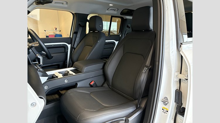 2024 認定中古車 Land Rover Defender 110 Fuji White 3.0 litre i6D​ 110 S 3.0L D350