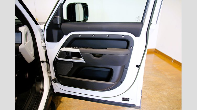 2023 認定中古車 Land Rover Defender 110 フジホワイト P300 AWD（AT） SE