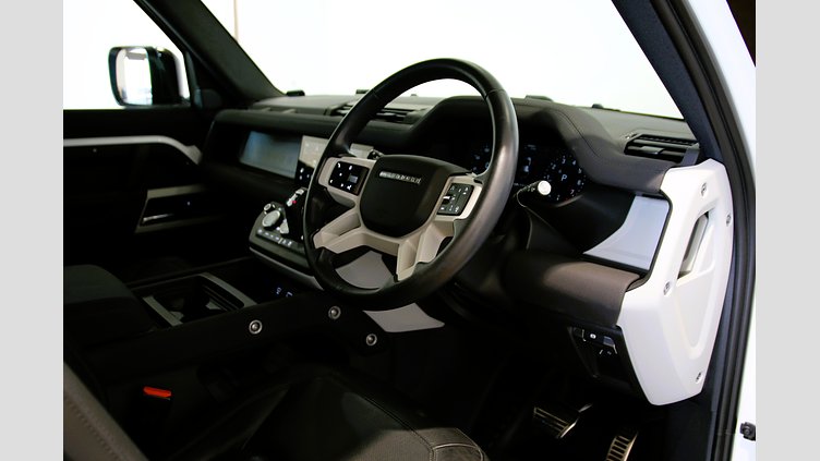 2023 認定中古車 Land Rover Defender 110 フジホワイト P300 AWD（AT） SE