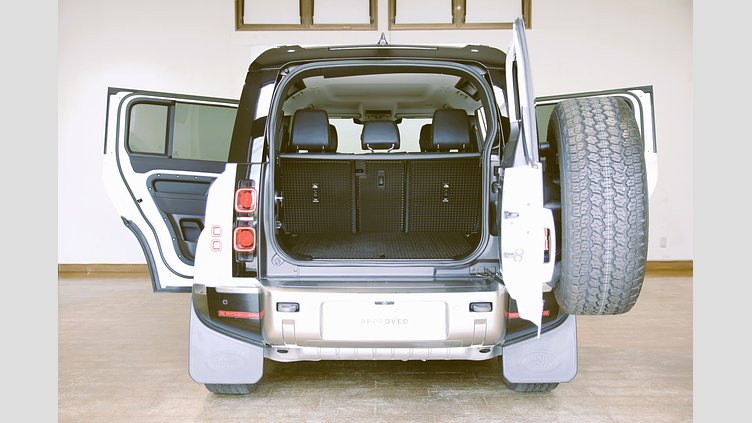 2023 認定中古車 Land Rover Defender 110 フジホワイト P300 AWD（AT） SE
