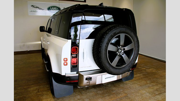 2023 認定中古車 Land Rover Defender 110 フジホワイト P300 AWD（AT） SE