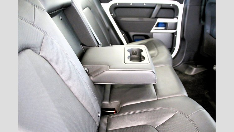 2023 認定中古車 Land Rover Defender 110 フジホワイト P300 AWD（AT） SE