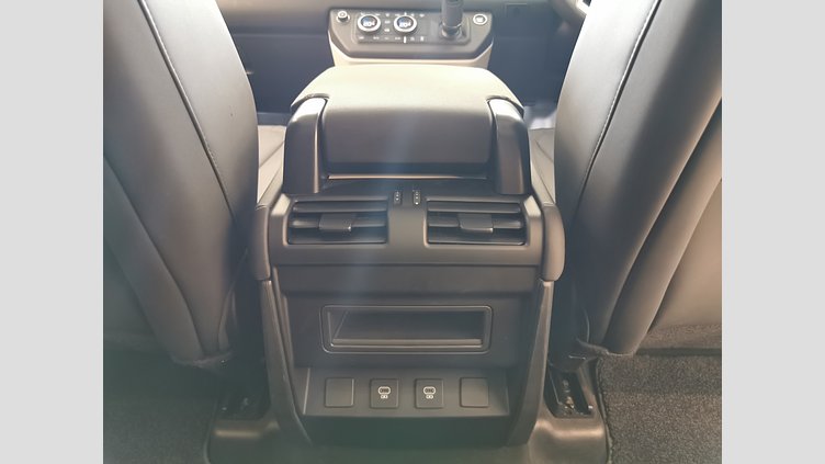 2024 認定中古車 Land Rover Defender 110 フジホワイト D350 ディーゼルマイルドハイブリッド S