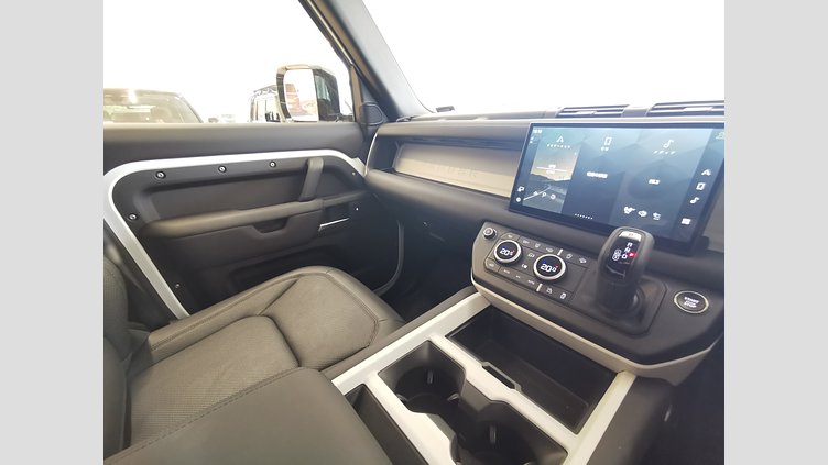 2024 認定中古車 Land Rover Defender 110 フジホワイト D350 ディーゼルマイルドハイブリッド S