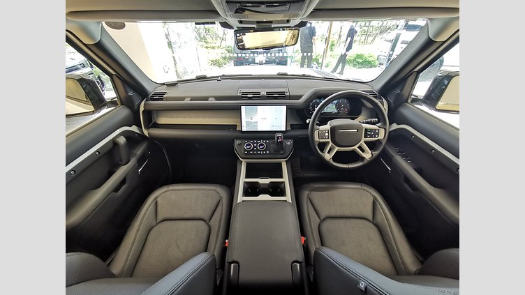 2024 認定中古車 Land Rover Defender 110 フジホワイト D350 ディーゼルマイルドハイブリッド S