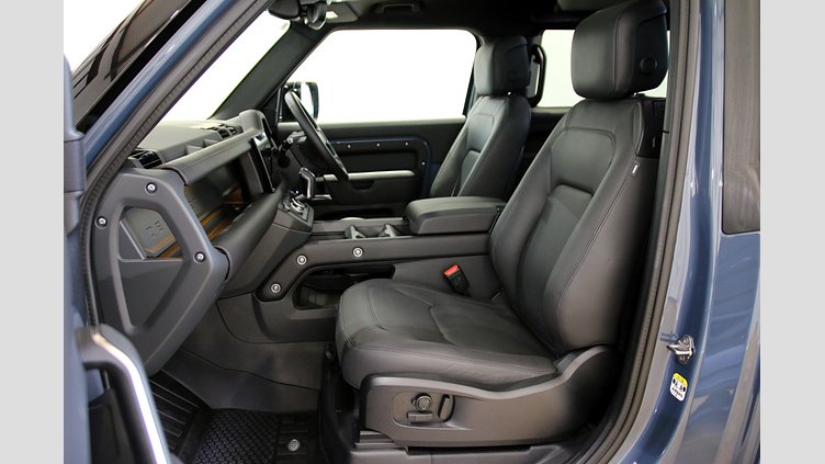 2025 認定中古車 Land Rover Defender 90 タスマンブルー D350 ディーゼルマイルドハイブリッド X-Dynamic HSE