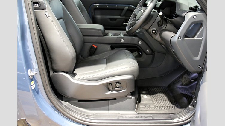 2025 認定中古車 Land Rover Defender 90 タスマンブルー D350 ディーゼルマイルドハイブリッド X-Dynamic HSE